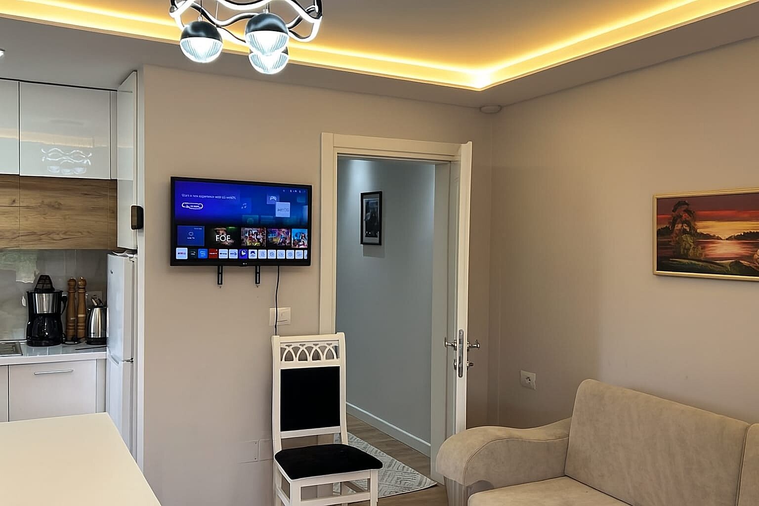 Bedroom desk / Työpiste / Tryezë pune